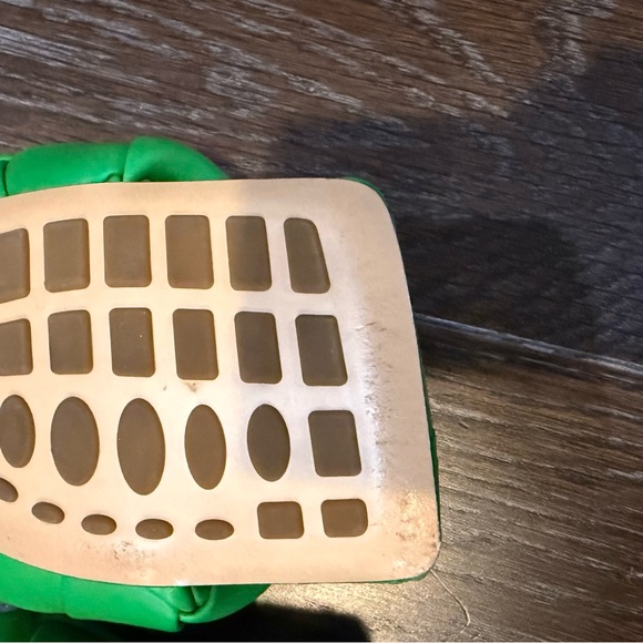 Bottega Veneta Lido Sandals in Green (Grass) - Picture 8 of 12